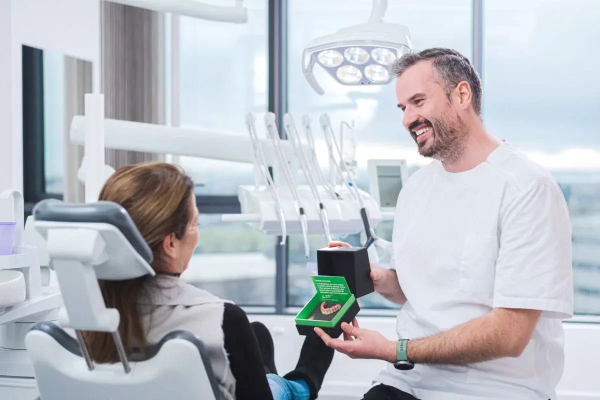 Quanto costa un impianto dentale in zirconio