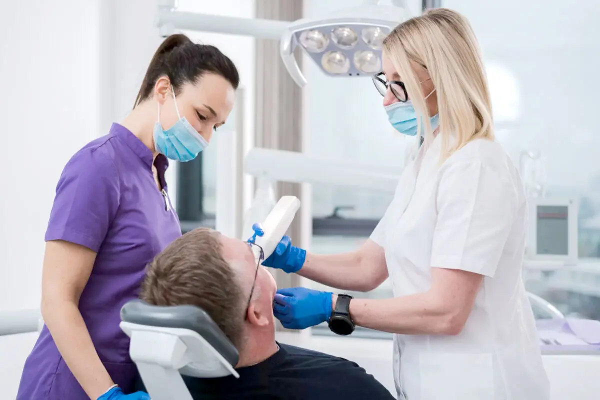 Istruzioni per il Periodo Post Estrazione Dentale: Cura e Guarigione